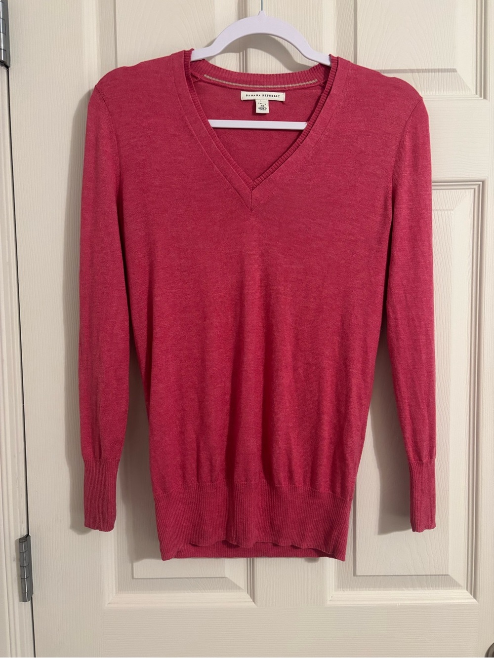 Banana Republic Women's V-Neck Sweater in Rose Pink